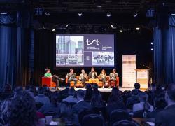 Le panel « Dans le ring avec les acteurs de la décarbonation énergétique du patrimoine immobilier », animé par Mélanie Pitre  au récent colloque de BDQ. Photo : Liza Debrosse