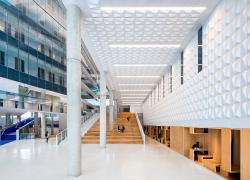 Le Campus MIL du Complexe des sciences de l’Université de Montréal a été désigné Grand lauréat Design d’intérieur dans la catégorie Éducation, institution & santé / Université & hautes études lors du gala des Grands Prix du design 2022. Crédit : Stéphane Brugger