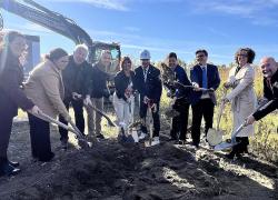 La première pelletée de terre de cette future installation a été soulevée le 3 octobre. Crédit : Cabinet de la ministre de la Famille