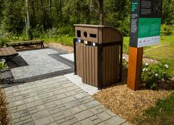 Des dalles à contenu 100 % recyclé - Photo : Ville de Victoriaville