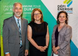 De gauche à droite, Mario Poirier, directeur du programme et co-instigateur du DÉI, Linda Plante, présidente de BOMA Québec, Geneviève Gauthier, président du comité technique et co-instigatrice du DÉI et directrice nationale chez Econoler. Crédit : BOMA Québec
