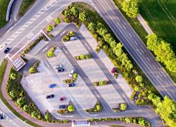 Drummondville vise à réduire l’empreinte environnementale des stationnements à grande surface sur son territoire. Image : Ville de Drummondville
