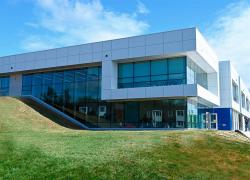 L’école primaire de l’Étoile-du-Nord, située dans le secteur de Saint-Émile, à Québec, a obtenu la certification LEED v4 écoles C+CBD.  Photo : Centre de services scolaire de la Capitale