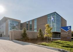 L’école secondaire spécialisée Irénée-Lussier a intégré ses nouveaux locaux à la rentrée 2023-2024.  Photo : Bodoüm Photographie