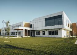 Deux nouvelles écoles primaires durables ont été inauguées à Granby pour la rentrée. Ici, l'école des Monarques. Photo : Danovick Samsom.