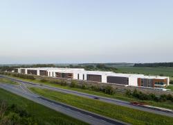 Le bâtiment industriel, situé sur le chemin Alexis-Sauvageau, à Châteauguay, a été certifié BCZ-Design v3 en janvier. Crédit : Montoni