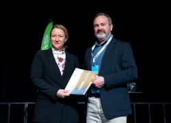 Maïté Blanchette Vézina, ministre des Ressources naturelles et des Forêts, et Louis Poliquin, directeur de Cecobois. Photo : Philippe Ruel