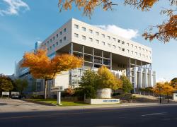 L’édifice de la Côte-Sainte-Catherine de HEC Montréal est l’un des quatre lauréats du secteur institutionnel du DÉI. Photo : HEC Montréal