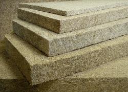 Des panneaux isolants à base de fibres d’herbe. Crédits : SDE région de Thetford
