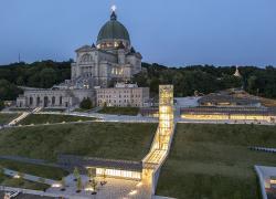 Le Pavillon d’accueil de l’Oratoire Saint-Joseph, conçu par Lemay. Crédit : International Design Awards