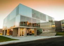 Le nouveau pavillon de l'Institut quantique. Crédit : Michel Caron - UdeS