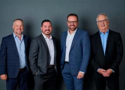 De gauche à droite : Denis Massey, associé et vice-président, finance; Alexandre-S. Boucher, associé et président-directeur général; Pascal Fortin, associé et vice-président, opérations chantier; Louis Lavigne, cofondateur de JCB. Crédit : JCB Construction