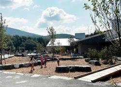 L’école du Zénith, un projet Lab-École, est résolument ancrée dans la nature environnante. Photo : Lab-École