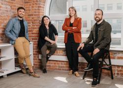 La nouvelle direction de la firme Lafond Côté architectes, de gauche à droite : Étienne Bernier-Côté, Natacha Martineau, Élodie Simard, Dominic Tapin-Brousseau. Photo : MANO photographe