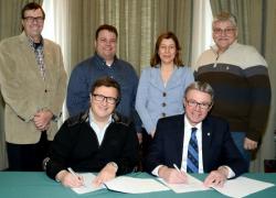 MM. Louis Bilodeau, directeur général de la Ville, Mathieu Deslauriers, directeu