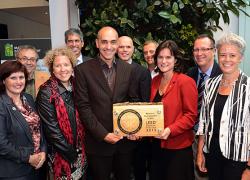 Remise de la plaque LEED Platine à la Maison du développement durable