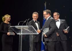EY prime le président de Lumenpulse - Photo : Martine Larose (CNW/EY)