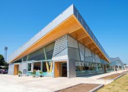 Le nouveau marché public de Sainte-Foy fait la part belle à l’utilisation du bois massif. Photo : Ville de Québec