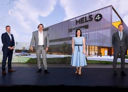 De nouveaux studios plus verts pour Groupe TVA. De gauche à droite : Martin Carrier, président de MELS; Pierre Karl Péladeau, président et chef de la direction de Québecor; Valérie Plante, mairesse de Montréal; et Éric Girard, ministre des Finances et ministre de l'Économie et de l'Innovation. Crédit : Patrick Séguin.