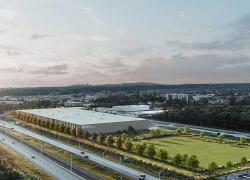 Le futur centre d’entreposage et de distribution de la marque Mondou sera construit dans une perspective de développement durable. Crédit : NEUF architect(e)s