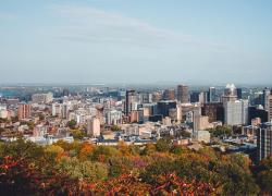 La Ville de Montréal souhaite rendre son parc immobilier à zéro émission de gaz à effet de serre (GES) d’ici 2040. Crédit : Nathalia Segato, Unsplash