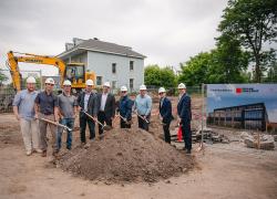 L’entreprise, qui se spécialise en plomberie, en chauffage et en climatisation, a officiellement lancé les travaux de ses nouveaux bureaux en juillet. Source : Frare Gallant