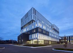Le nouveau pavillon du palais de justice de Saint-Jérôme est maintenant certifié LEED-NC, niveau Or. Photo : Adrien Williams