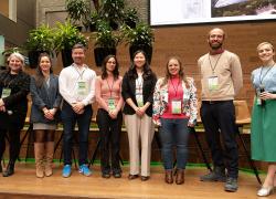 Les participants du rapidorama de gauche à droite : Céline C. Mertenat, architecte, collaboratrice principale, chez Provencher_Roy, Pascale Rouillé, urbaniste ainsi que présidente et cofondatrice Les ateliers Ublo, Julien-Pierre Lacombe, directeur du Bureau du développement durable de l’ÉTS, Carina Dumais, ingénieure, Développement durable et services climatiques chez Arup, Daeun Yoon, consultante séniore, Développement durable et services climatiques chez Arup, Mélodie Desmarais, tech. en architecture et c