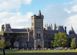 Rénovations énergétiques : l'Université de Toronto recevra jusqu’à 56 M$. Crédit : Jphillips23, Creative Commons (CC BY-SA 3.0)
