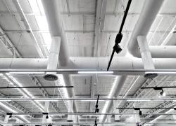 L’ajustement des systèmes de ventilation pour aérer et filtrer davantage l’air des bâtiments en période de pandémie peut avoir des répercussions sur les coûts énergétiques.