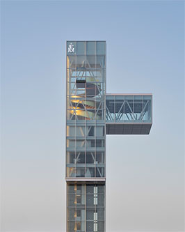 La Tour du Port de Montréal. Photo : James Brittain